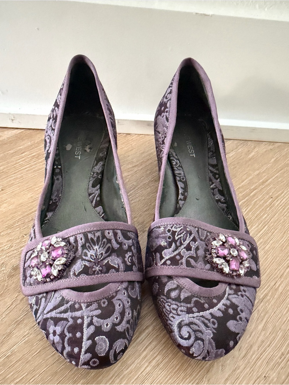 Vintage Nine West Purple Brocade Jeweled Kitten Heels Y2K Grandma Core Sz 8.5M - Picture 5 of 8